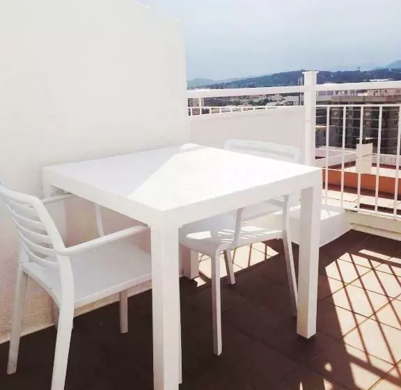 Standard Single Room, Anabel