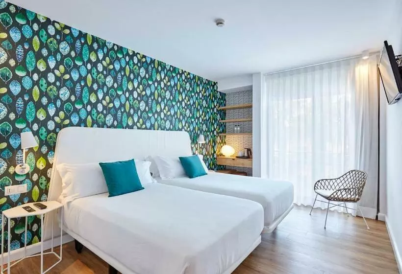 Superior Room Pool View, Anabel