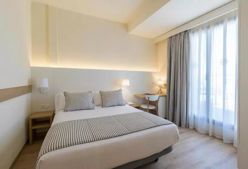 Standard Single Room, Anabel