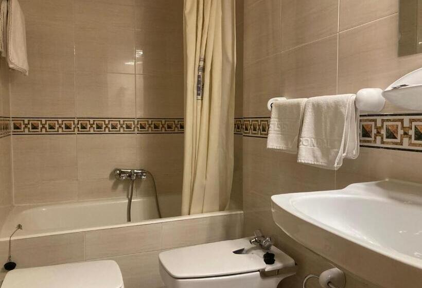 اتاق استاندارد با چشمانداز شهر, Condal