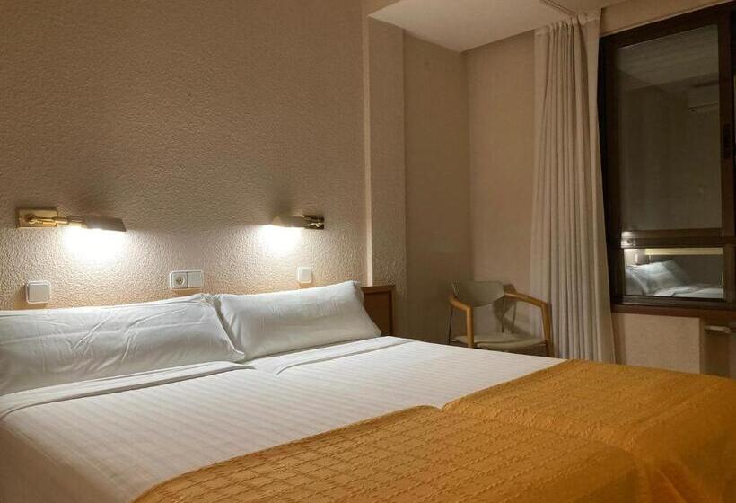 اتاق استاندارد با چشمانداز شهر, Condal