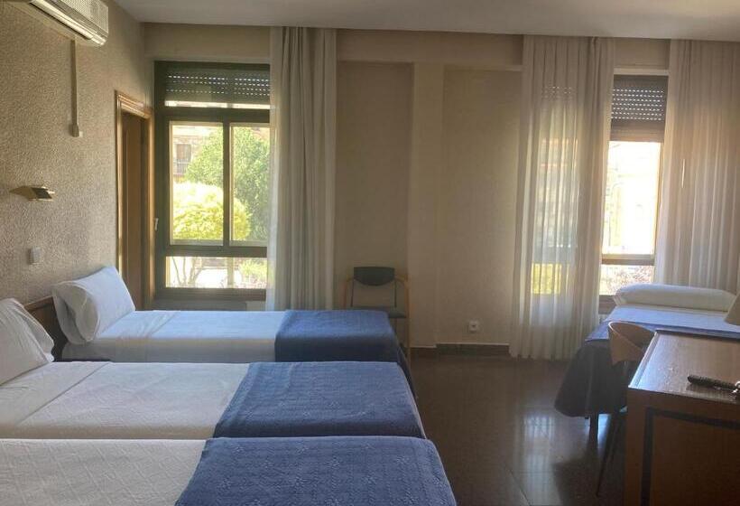 اتاق خانوادگی, Condal