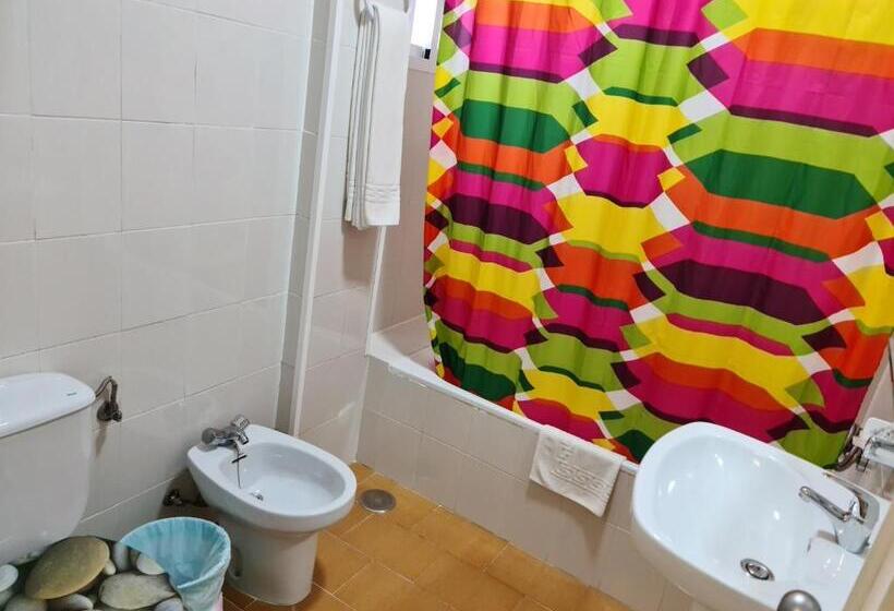 スタンダードトリプルルーム, Dila