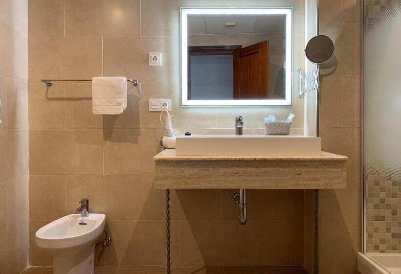 Номер Стандарт Вид на Город, Don Miguel