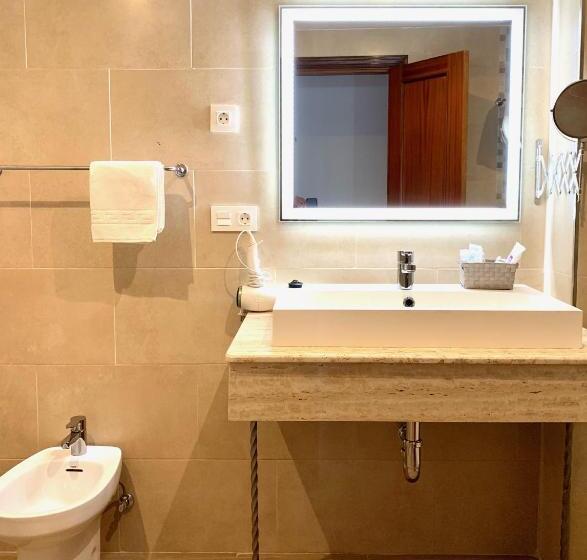 Номер Стандарт Вид на Город, Don Miguel