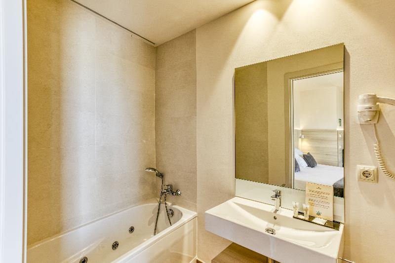 سوییت جونیور, Emporium  Adults Only