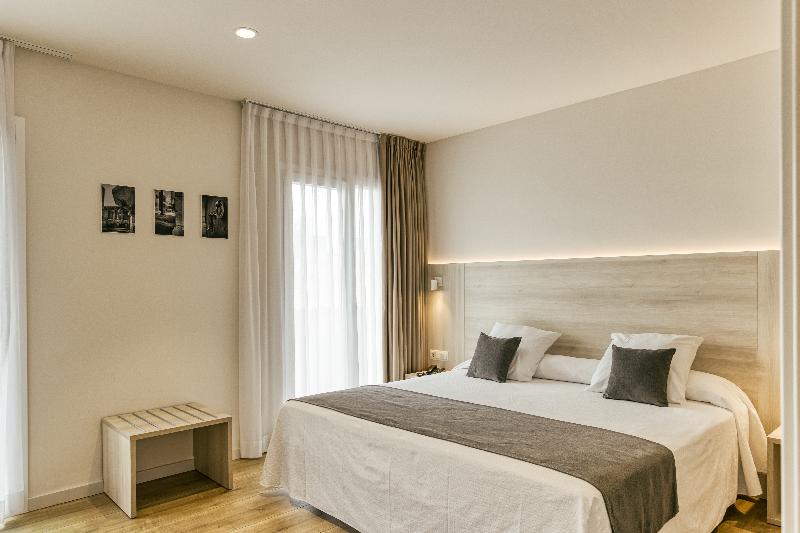 سوییت جونیور, Emporium  Adults Only