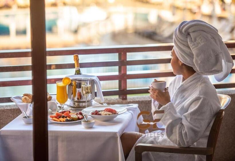 패밀리 룸, Gf Fañabe