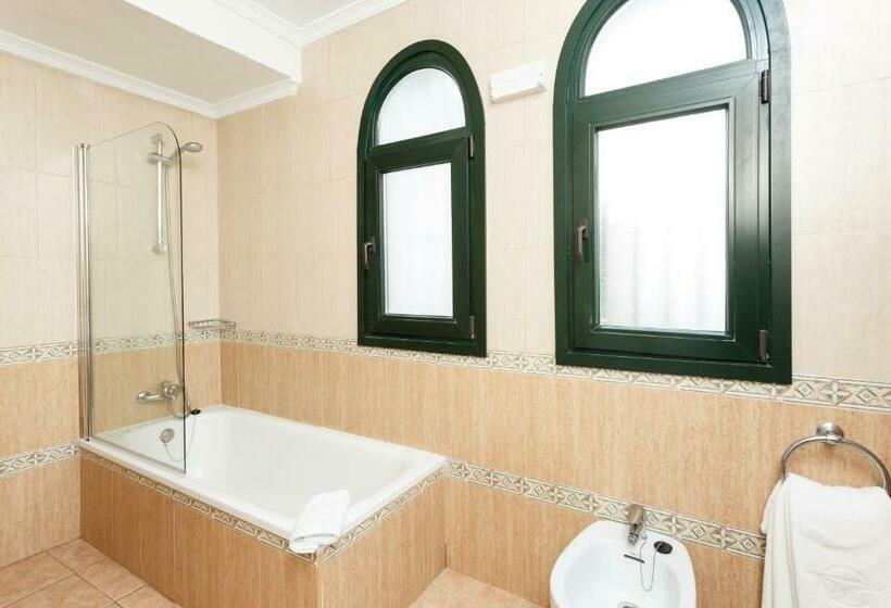 חדר סטנדרט לשלושה, Globales Pueblo Andaluz