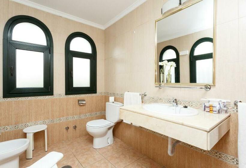 חדר סטנדרט לשלושה, Globales Pueblo Andaluz