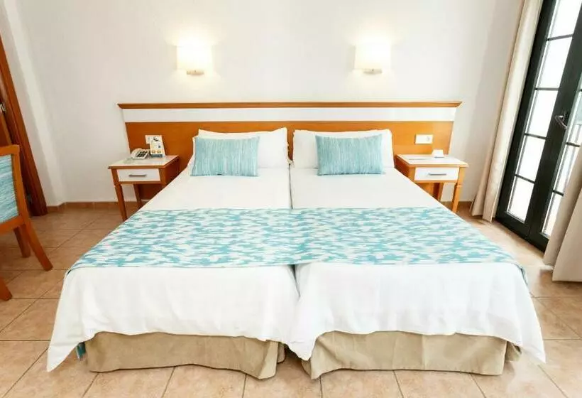 اتاق استاندارد سه نفره, Globales Pueblo Andaluz