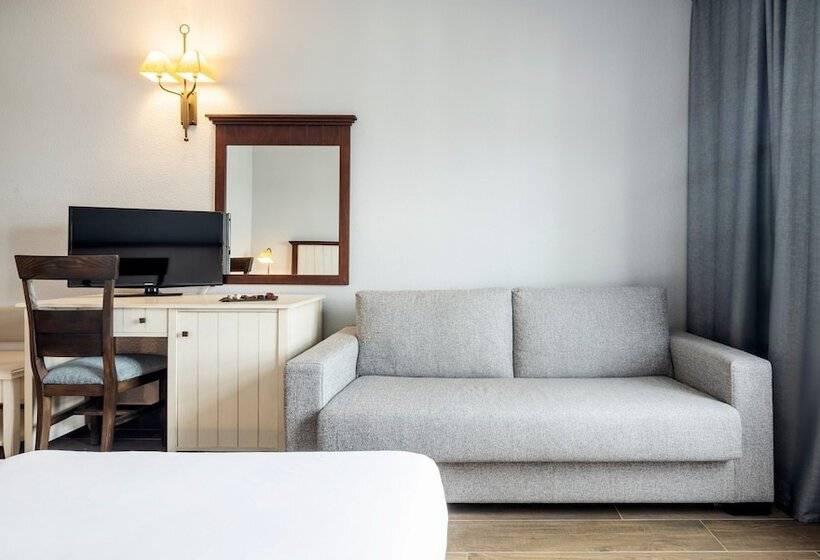 חדר סטנדרט לשלושה עם נוף לבריכה, Ilunion Hacienda De Mijas