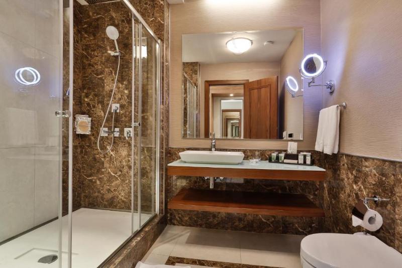 غرفة قياسية, La Mota