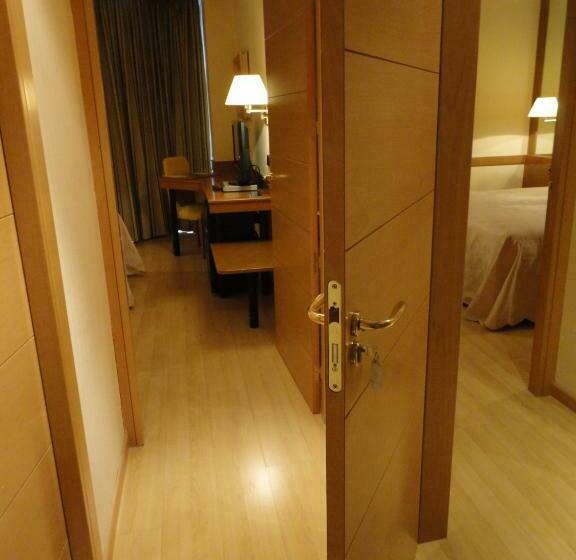 اتاق خانوادگی, Los Arcos