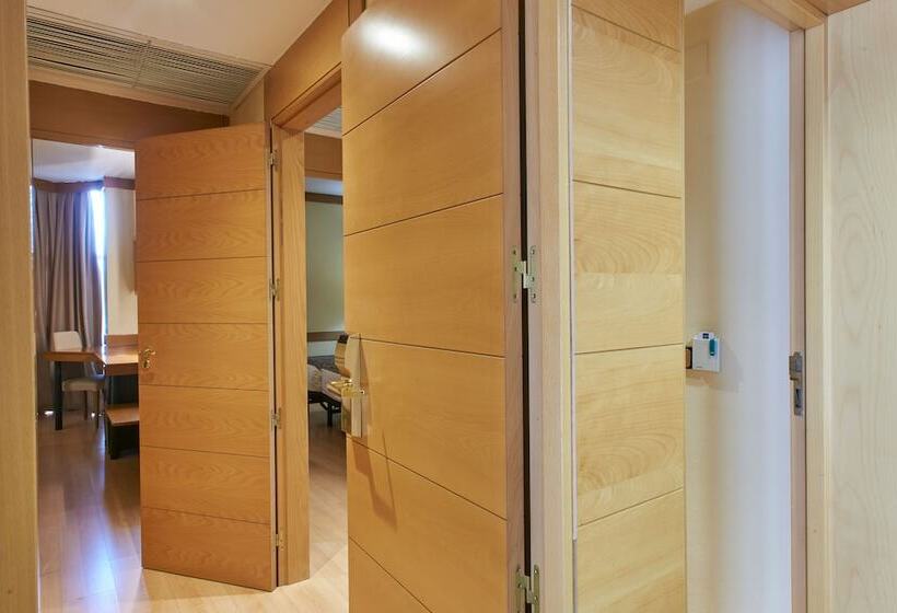 اتاق خانوادگی, Los Arcos