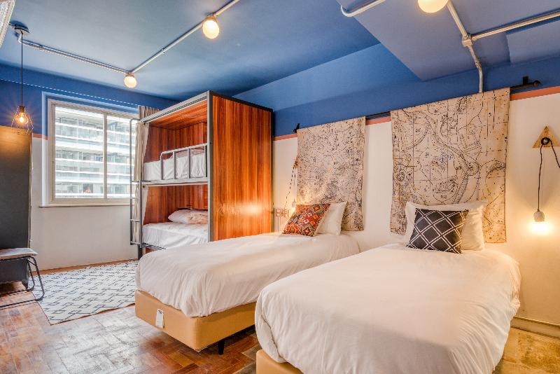 اتاق استاندارد سه نفره, Los Seises Sevilla, A Tribute Portfolio