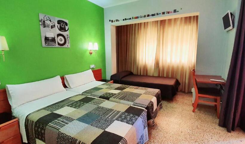 חדר סטנדרט לשלושה, Marinada Cambrils