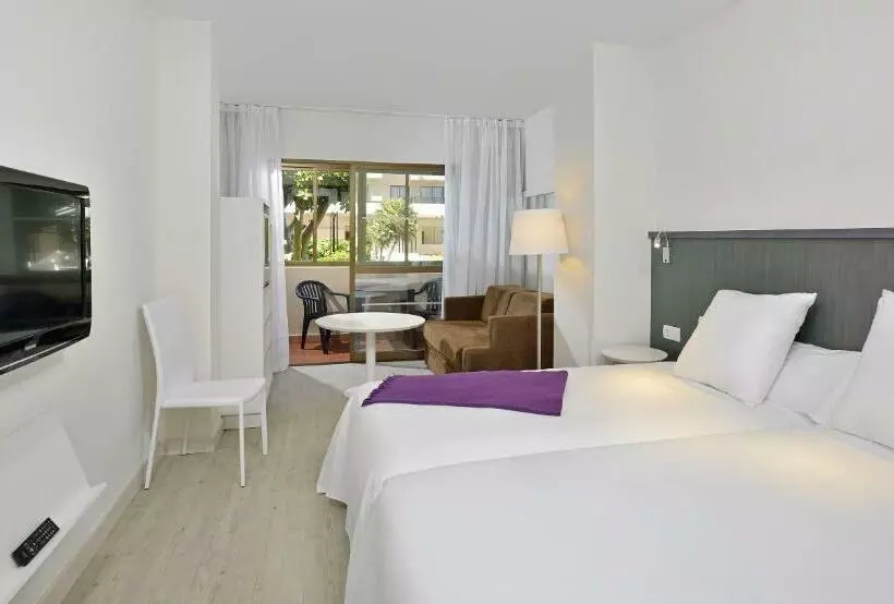 سوییت جونیور در طبقه همکف, Ocean House Costa del Sol, Affiliated by Meliá