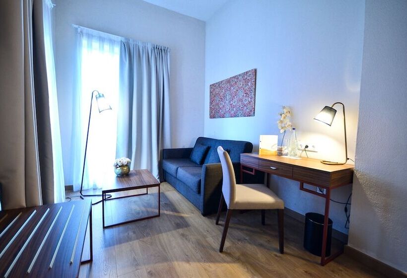 סוויטת ג'וניור, Oromana