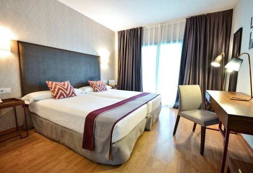 Номер Стандарт Трехместный, Oromana