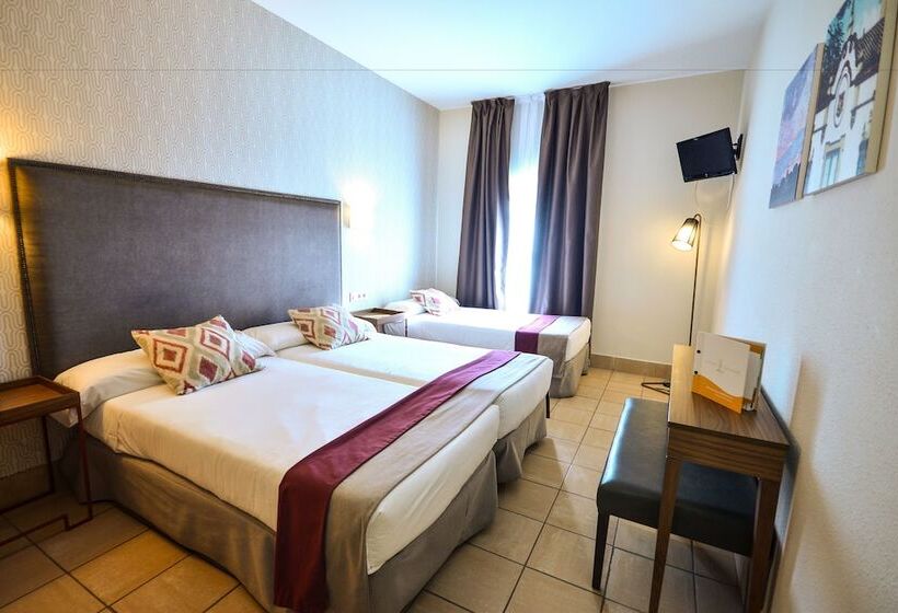 חדר סטנדרט לשלושה, Oromana