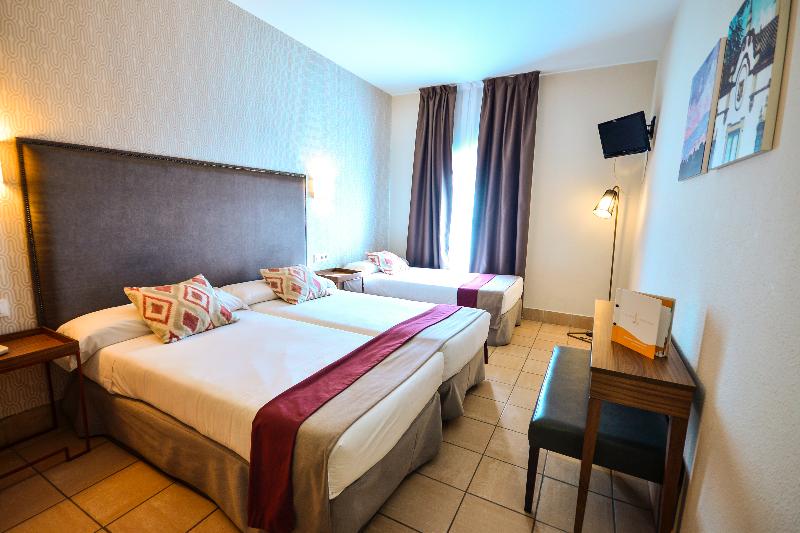 חדר סטנדרט לשלושה, Oromana