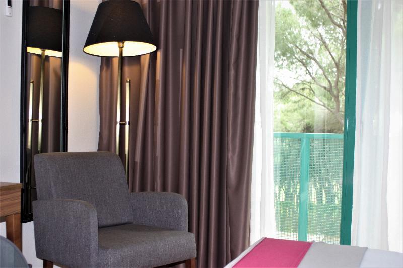 חדר סופריור, Oromana