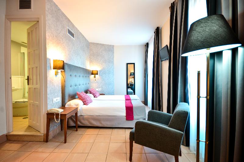 חדר סופריור, Oromana