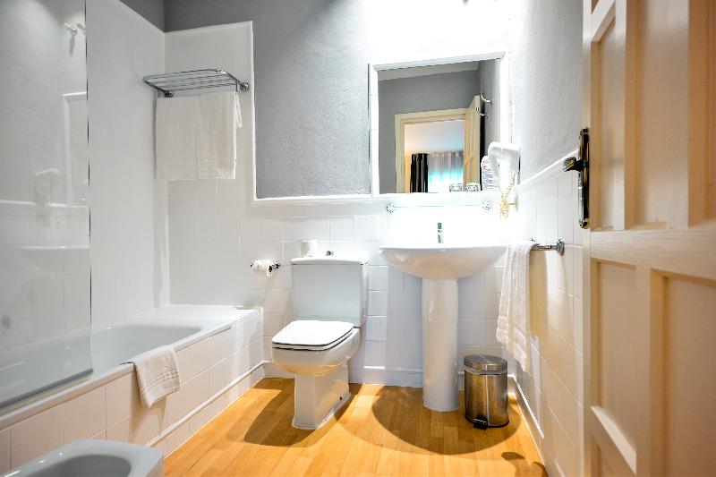 חדר סופריור, Oromana