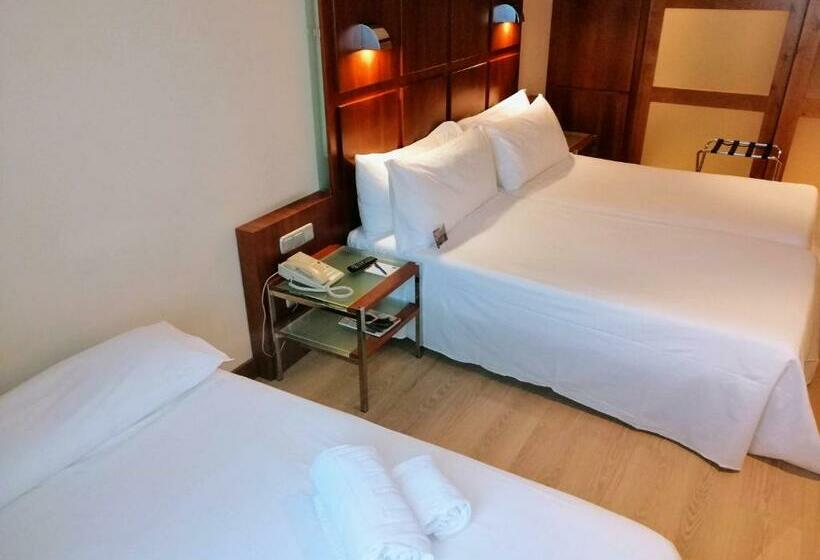 Habitación Triple Estándar, Port Azafata Valencia