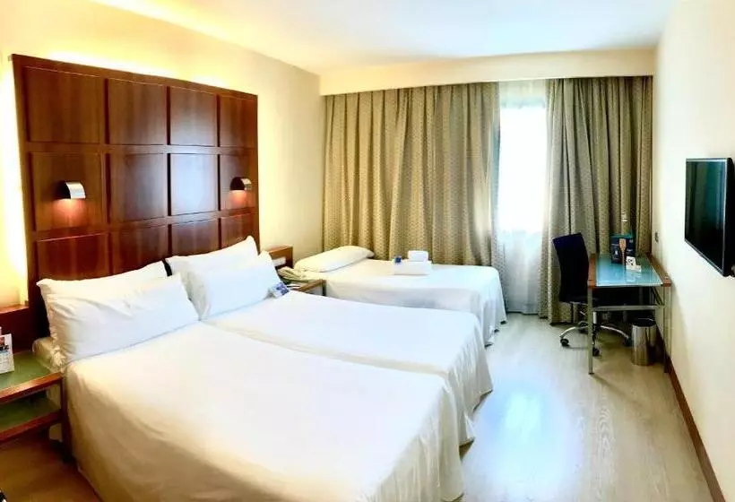 اتاق استاندارد سه نفره, Port Azafata Valencia