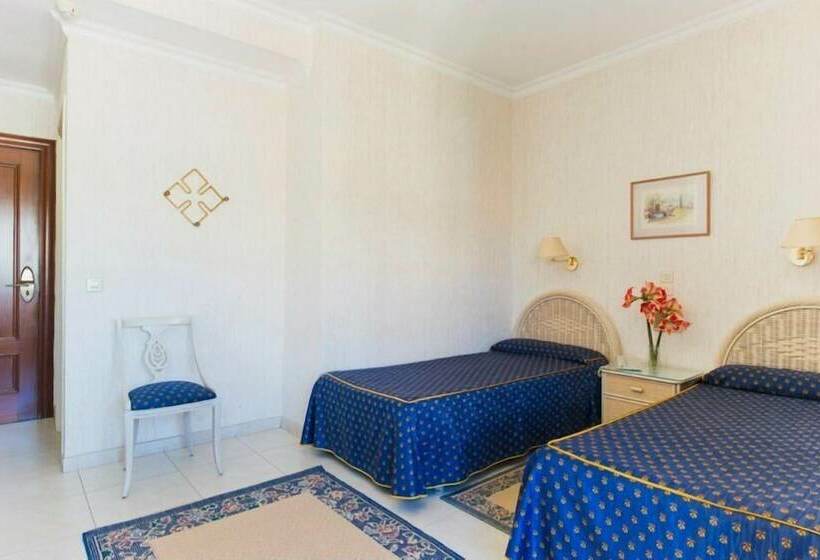 חדר סטנדרט לשלושה, Trovador