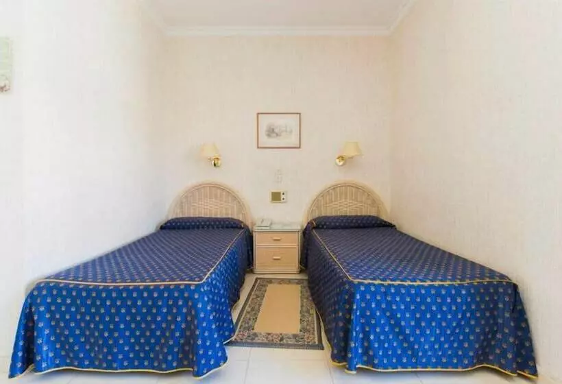 اتاق استاندارد سه نفره, Trovador