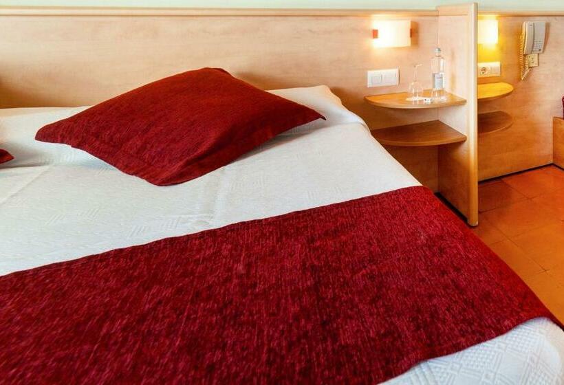 غرفة قياسية ثلاثية, Xaine Park