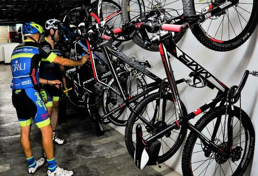 غرفة قياسية ثلاثية, Xaine Park