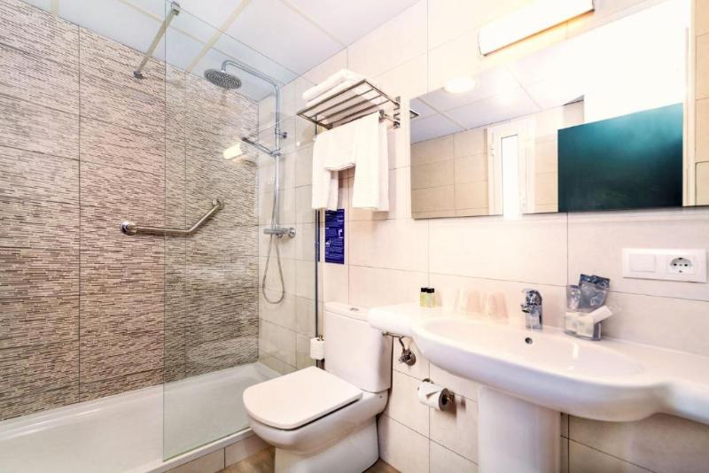 غرفة قياسية ثلاثية, Xaine Park