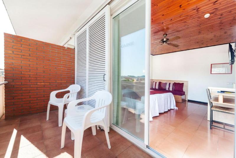 غرفة قياسية ثلاثية, Xaine Park