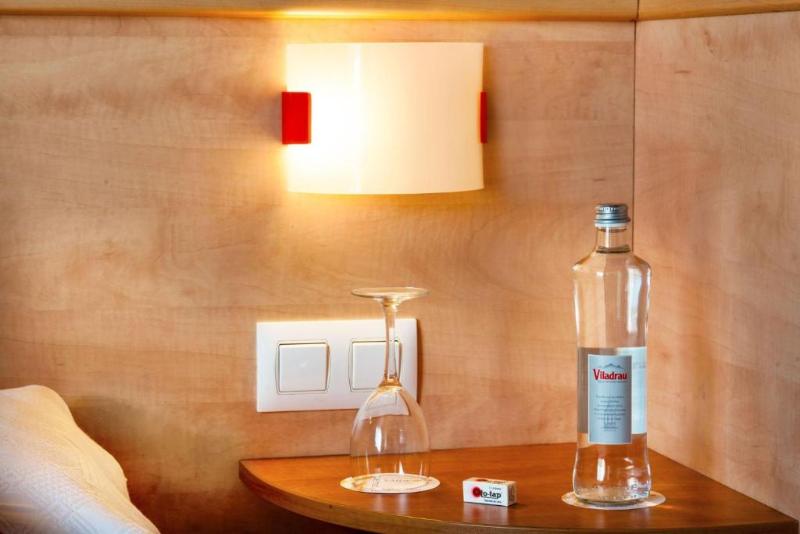 غرفة قياسية ثلاثية, Xaine Park