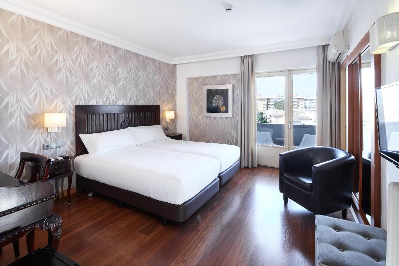 חדר סופריור עם מרפסת, Sercotel Hotel President