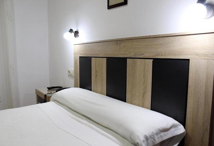 اتاق اینتریور یک تخته, Hostal Madrid