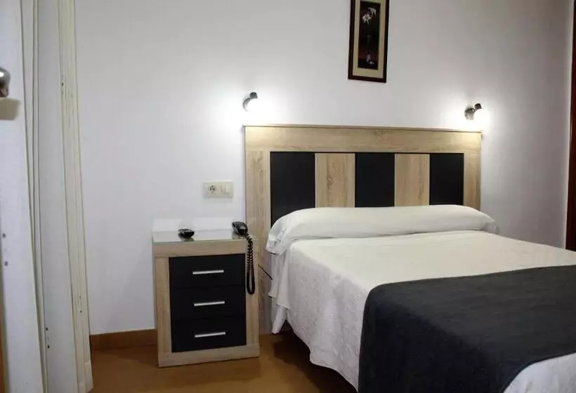 اتاق اینتریور یک تخته, Hostal Madrid