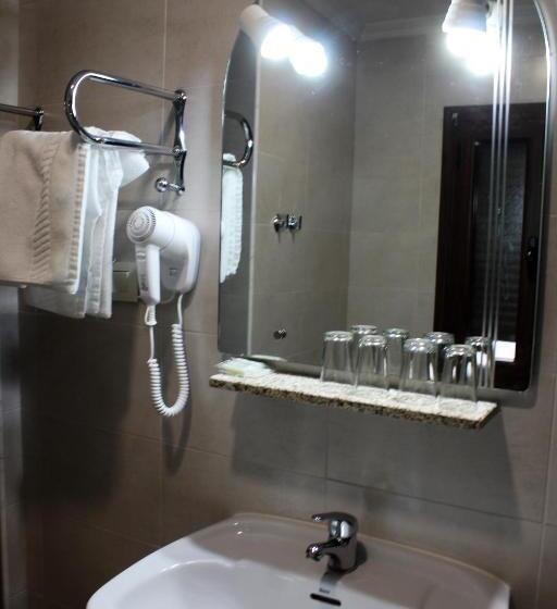 اتاق خانوادگی, Hostal Madrid