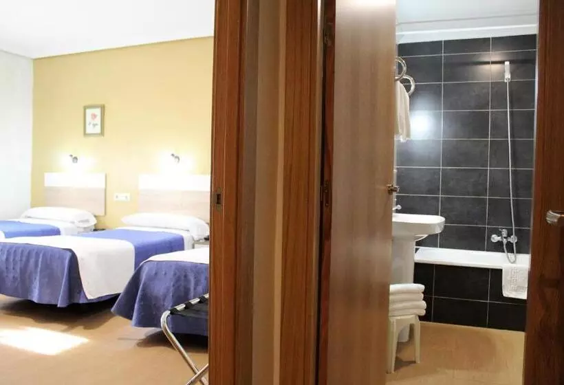 اتاق خانوادگی, Hostal Madrid