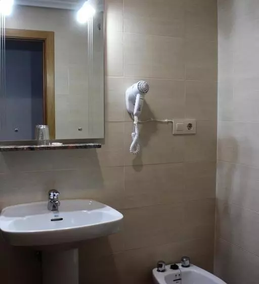 اتاق استاندارد یک نفره, Hostal Madrid