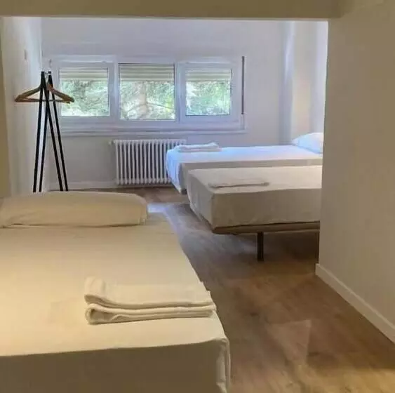اتاق استاندارد سه نفره, Hostal Mindanao