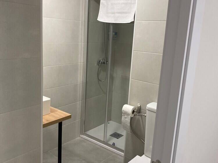 غرفة قياسية ثلاثية, Hostal Mindanao