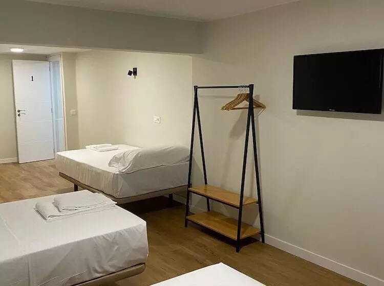 اتاق استاندارد سه نفره, Hostal Mindanao