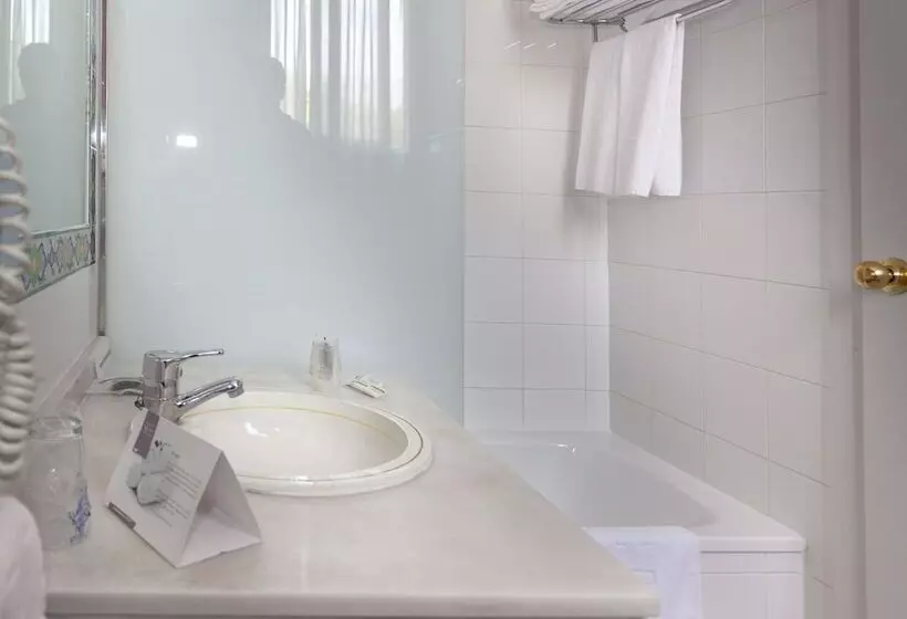 اتاق اکونومی, Aacr Hotel Monteolivos