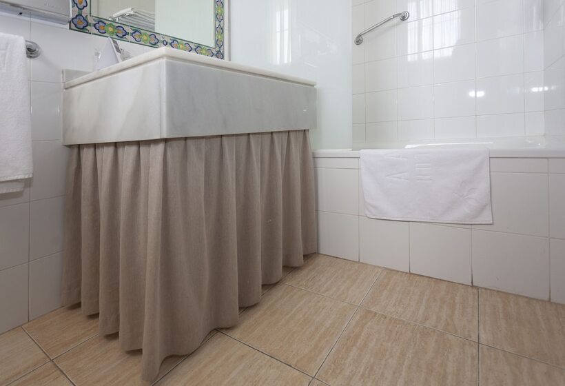 اتاق اکونومی, Aacr Hotel Monteolivos