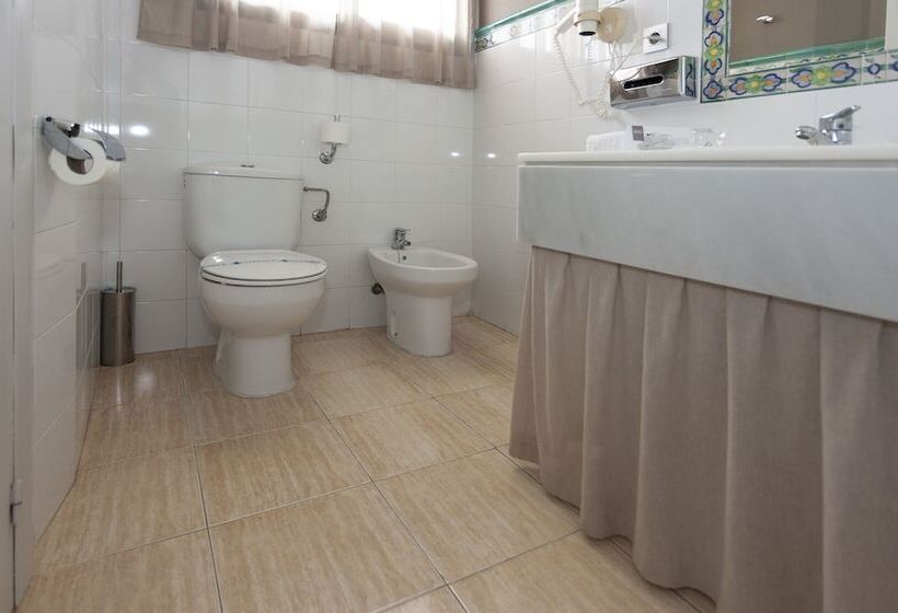 اتاق اکونومی, Aacr Hotel Monteolivos